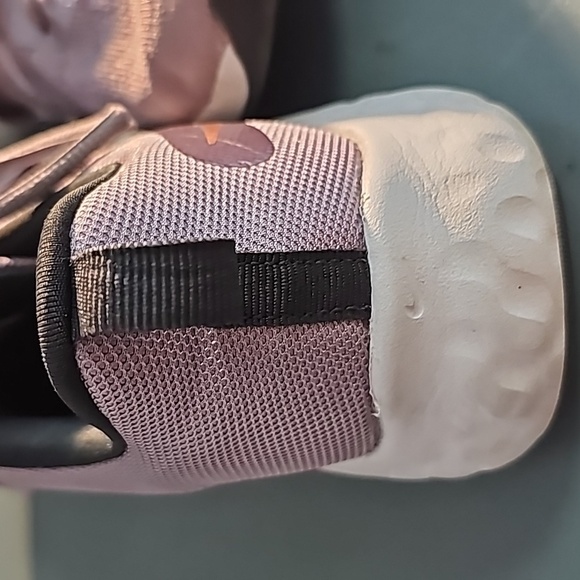 Women's Nike Renew in Season smoke metalic sneakers. Size 11.5. Athletic‎ - Picture 2 of 9